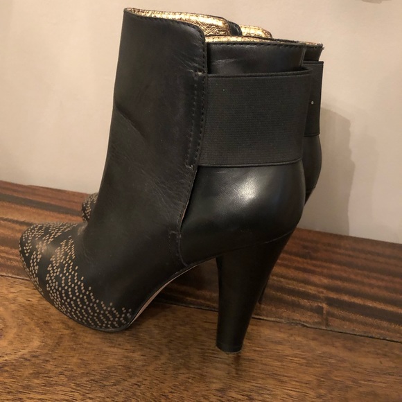 Cynthia Vincent bootie heels - Picture 3 of 4